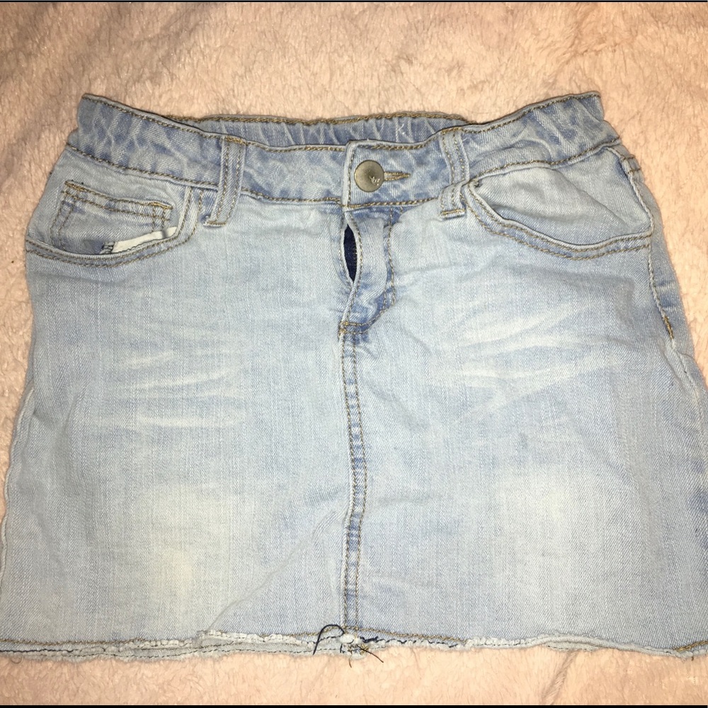 Light wash jean skirt💕